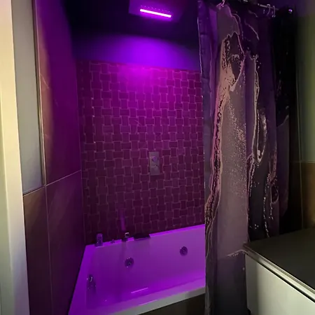 Olivia Sauna & Gym Apartment